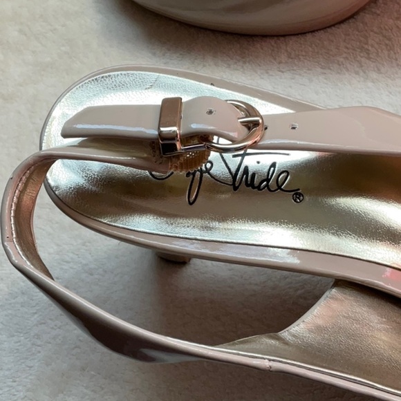 Life Stride Cream Peep-Toe Slingback Heels - Picture 6 of 8